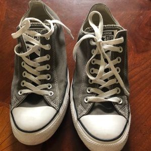 Men’s size 9 army green converse sneakers.